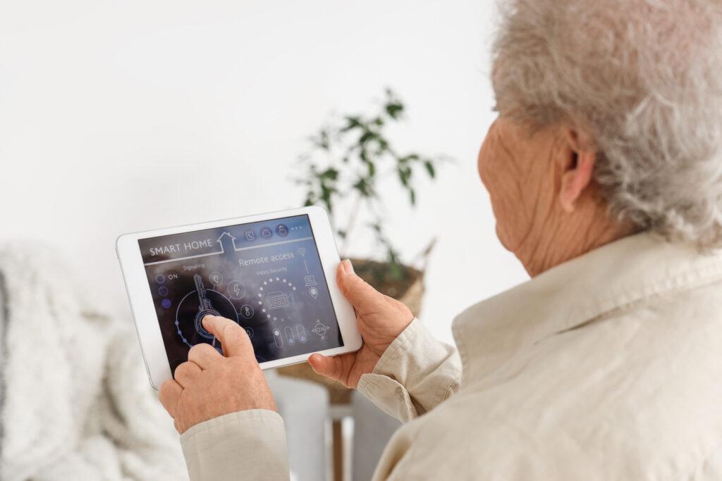 Smart Home macht Senioren das Leben leichter.